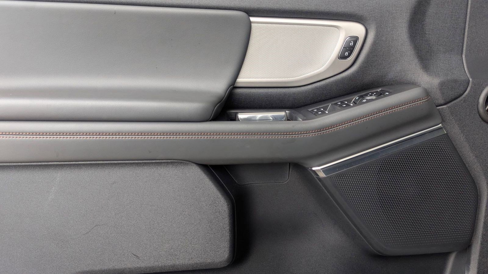 Certified 2025 Ford Expedition Active image 21