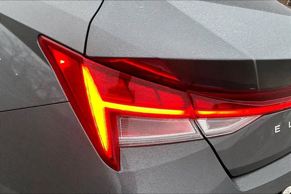 Used 2025 Hyundai Elantra SEL FWD image 29