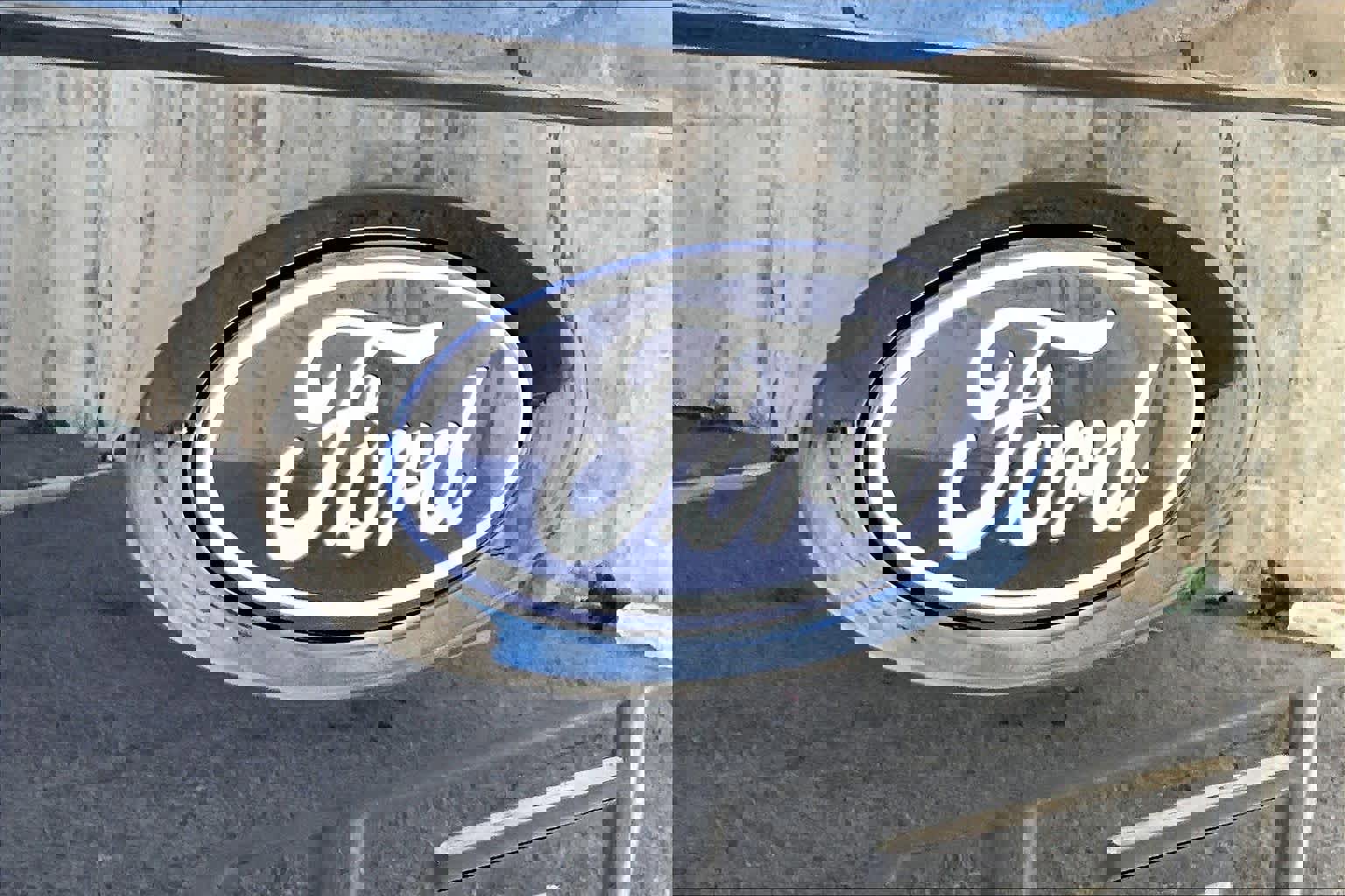 Certified 2025 Ford F150 Lightning Flash w/ Max Trailer Tow Package image 34