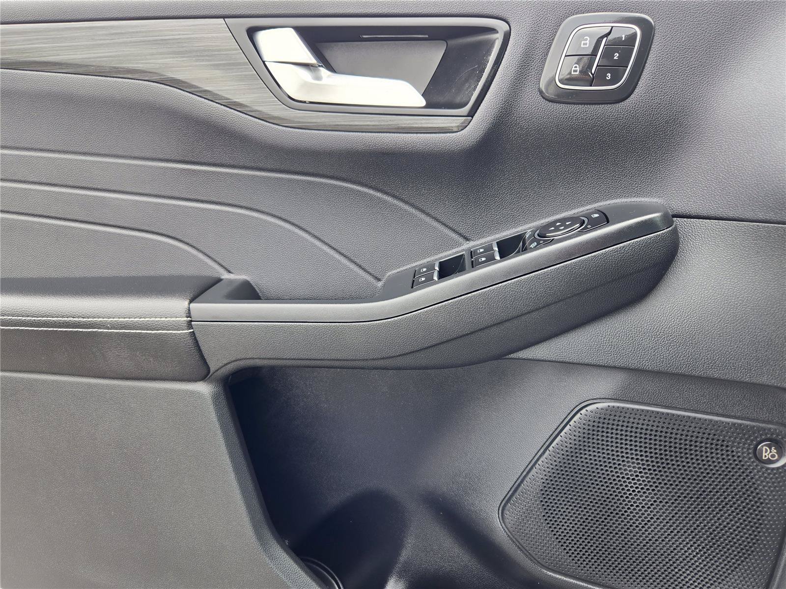 Certified 2023 Ford Escape SE w/ PHEV Premium Package FWD image 21