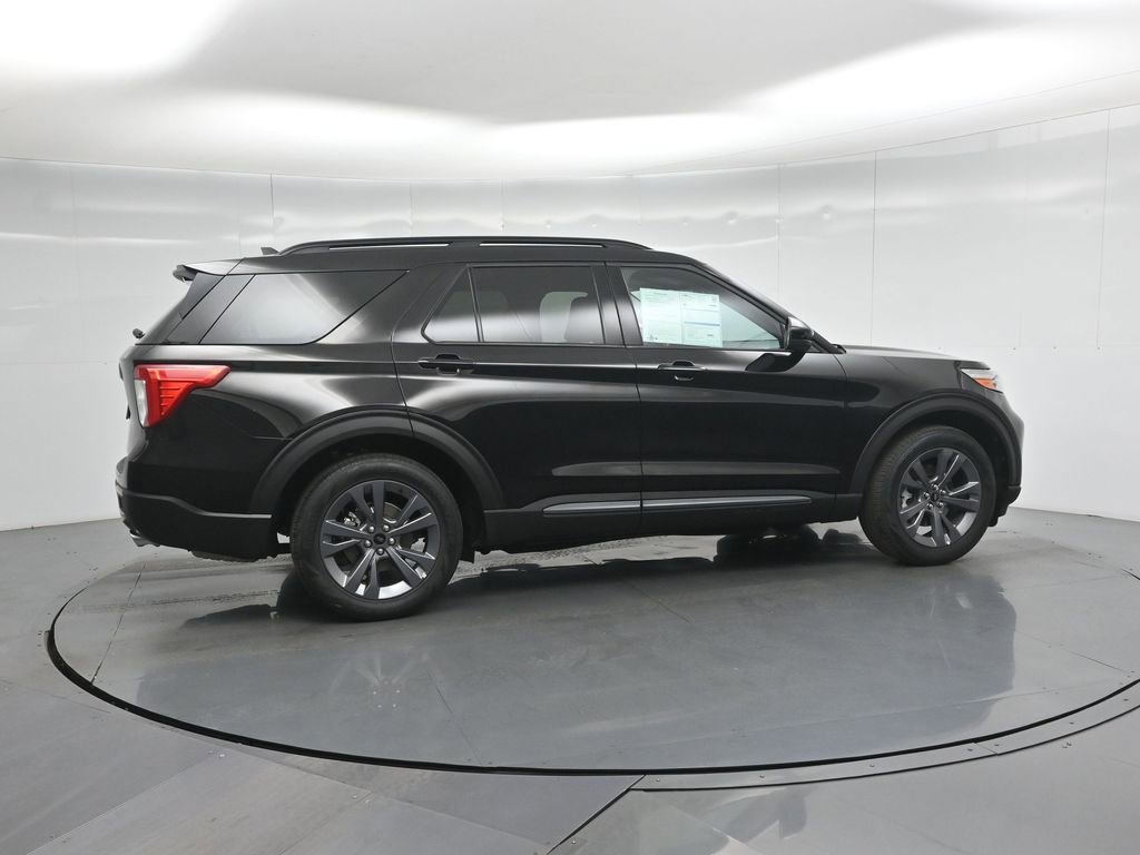 Certified 2022 Ford Explorer XLT w/ Equipment Group 202A image 22