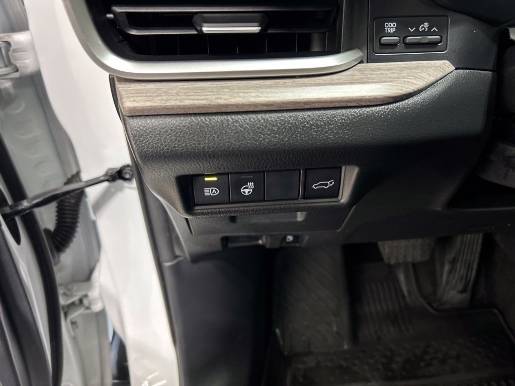 Used 2024 Toyota Grand Highlander AWD image 13