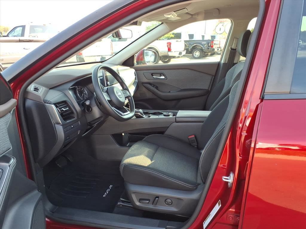 Used 2022 Nissan Rogue SV image 11