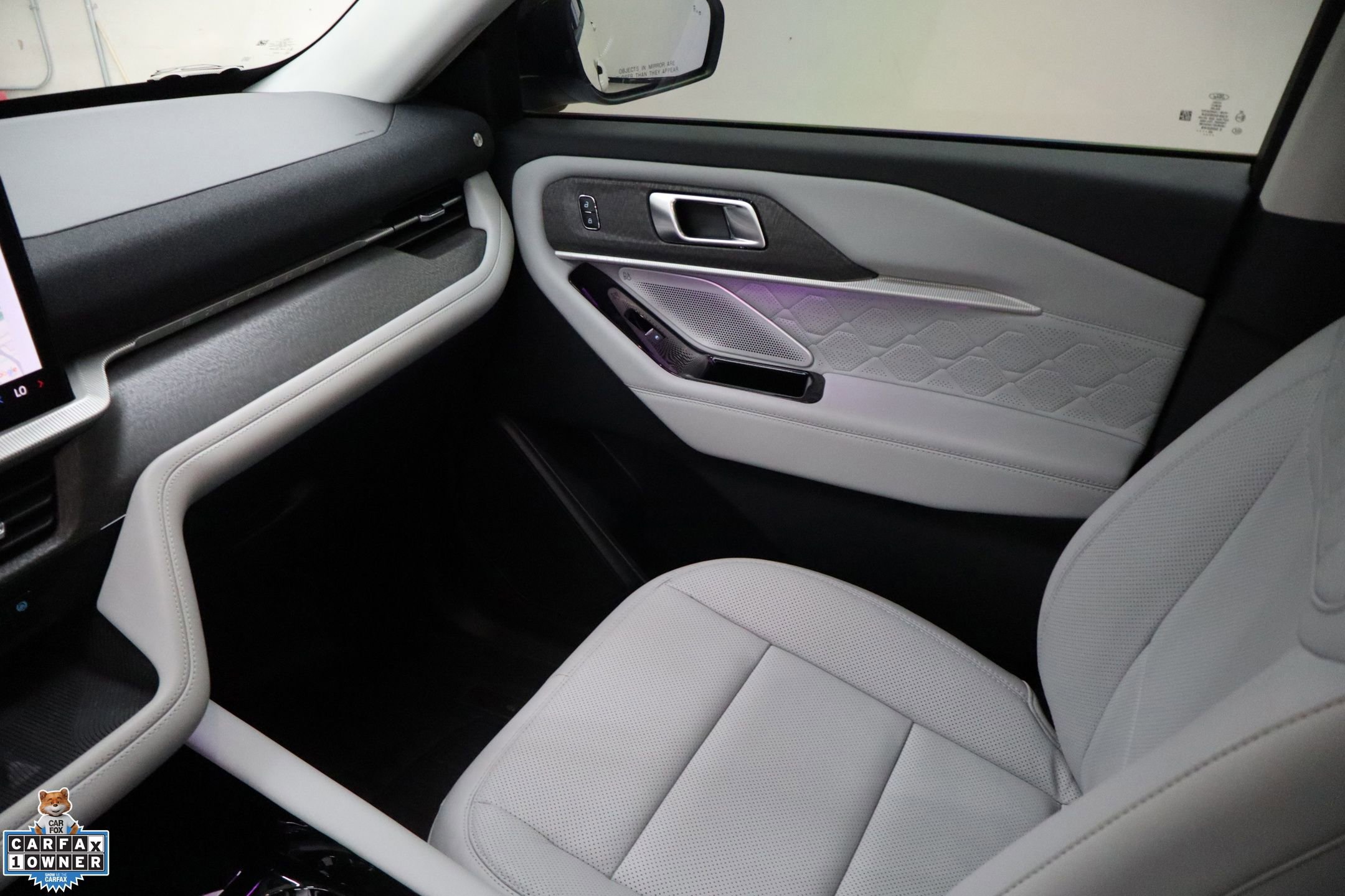 Certified 2025 Ford Explorer Platinum w/ Ultimate Package image 24