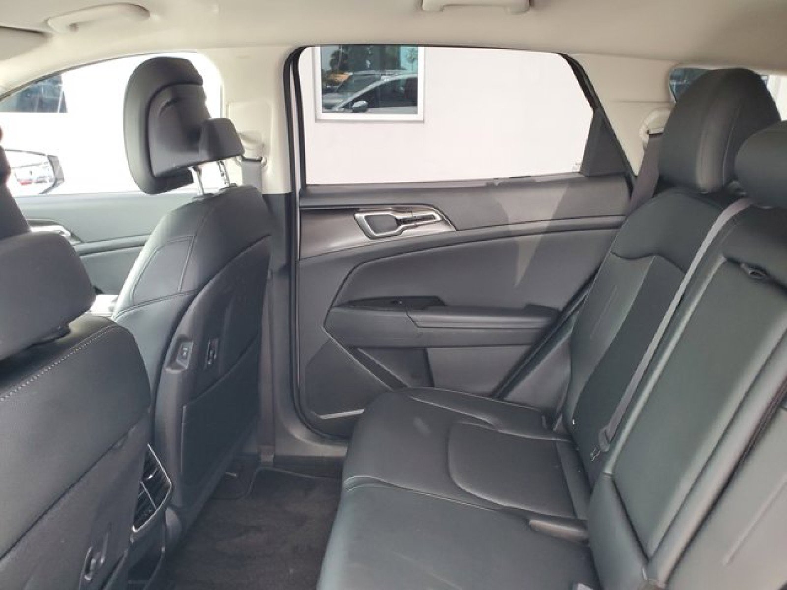 Used 2024 Kia Sportage EX image 27