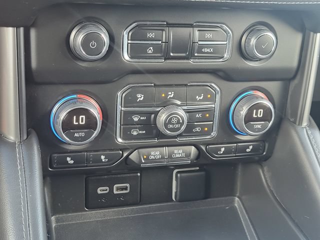 Used 2024 Chevrolet Tahoe LT w/ Luxury Package AWD/4WD image 21