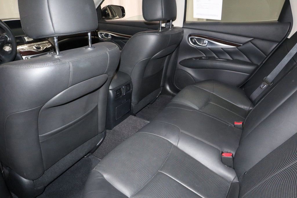 Used 2017 INFINITI Q70 3.7 w/ Technology Package image 21
