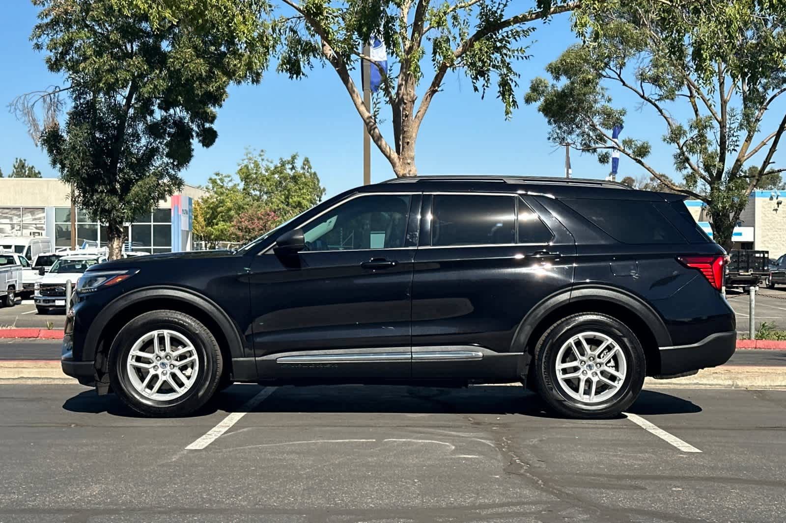 Certified 2025 Ford Explorer Active RWD image 6