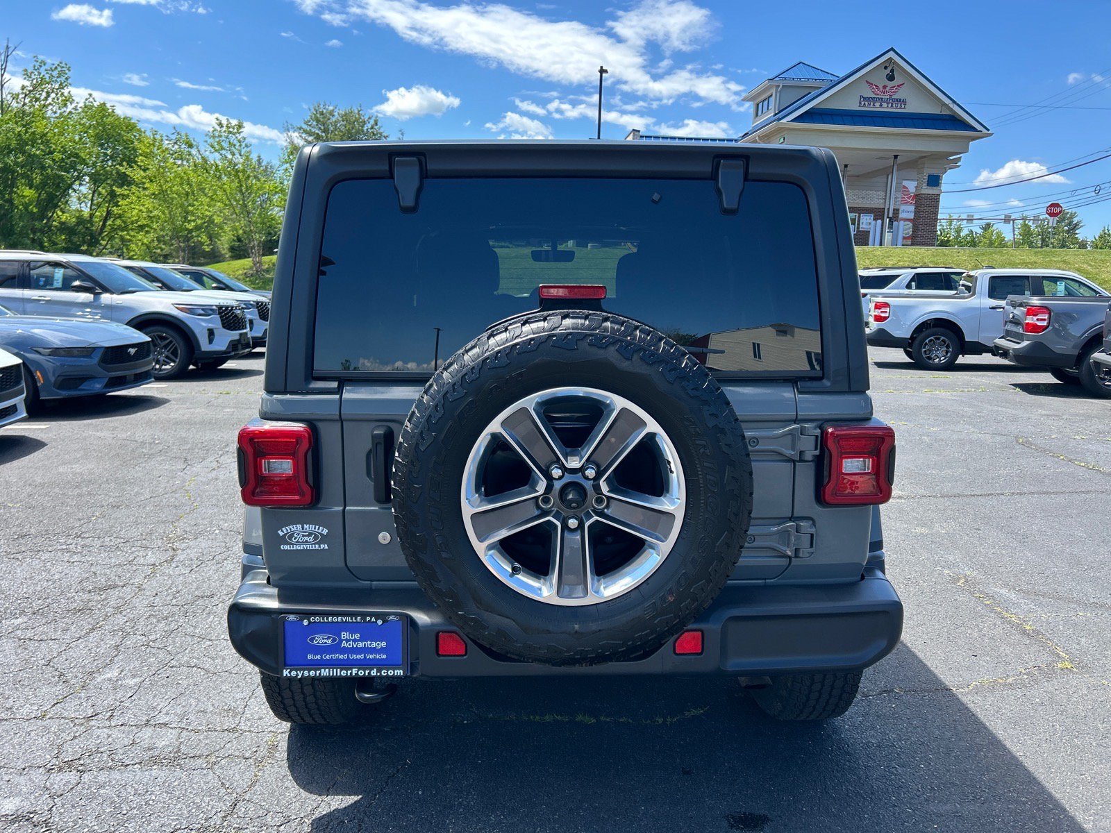 Used 2020 Jeep Wrangler Unlimited Sahara AWD/4WD image 11