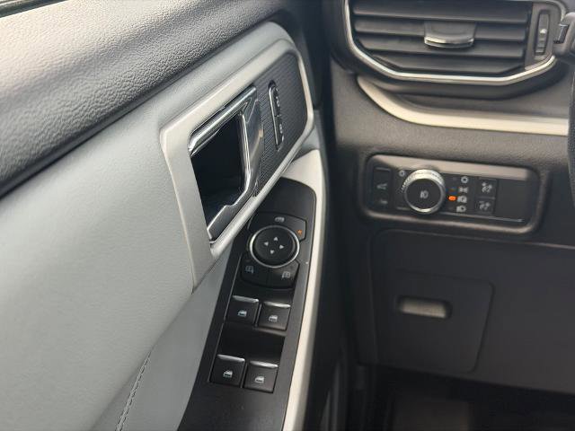 Certified 2022 Ford Explorer XLT w/ Equipment Group 202A image 18