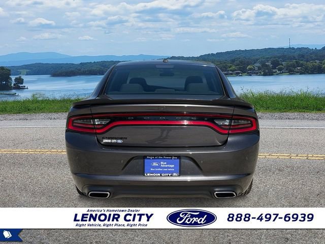 Used 2022 Dodge Charger SXT w/ Blacktop Package image 4