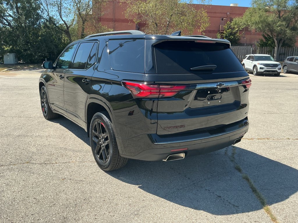 Used 2022 Chevrolet Traverse Premier w/ Redline Edition AWD/4WD image 3