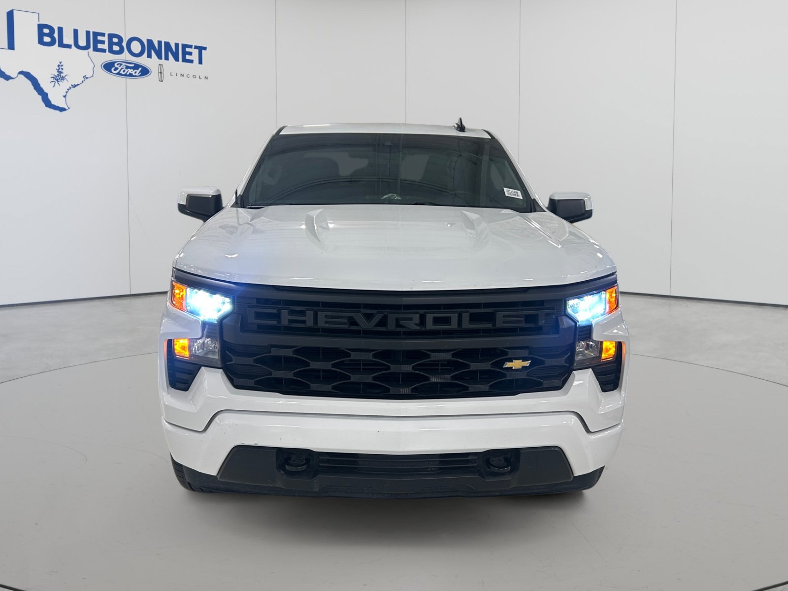 Used 2024 Chevrolet Silverado 1500 Custom RWD image 2