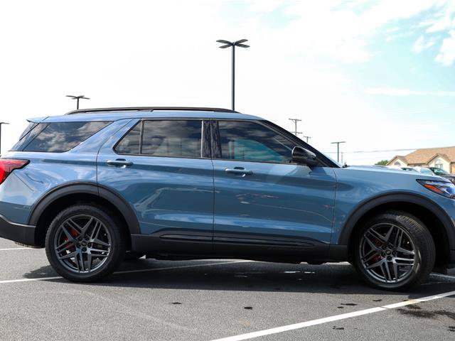 Certified 2025 Ford Explorer ST AWD/4WD image 10