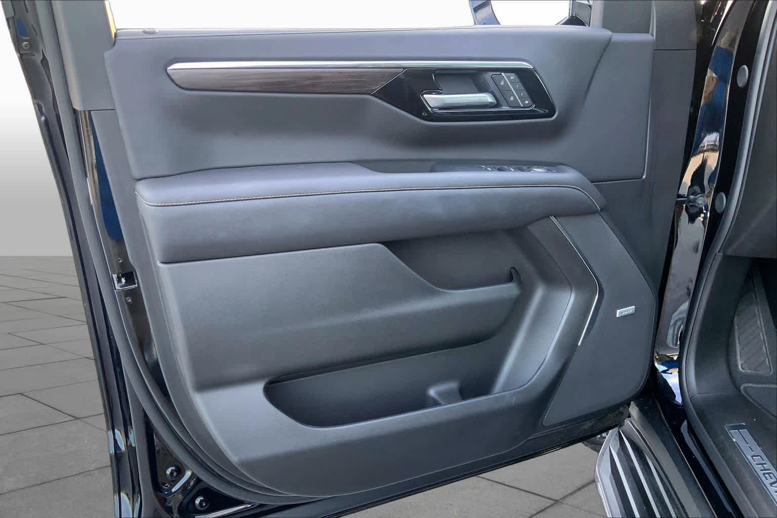 Used 2026 Chevrolet Tahoe Premier w/ Sun And Tow Package RWD image 21