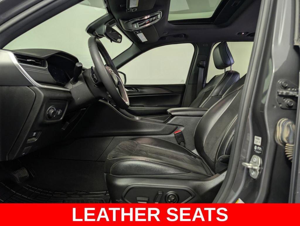 Used 2023 Jeep Grand Cherokee Altitude AWD/4WD image 11