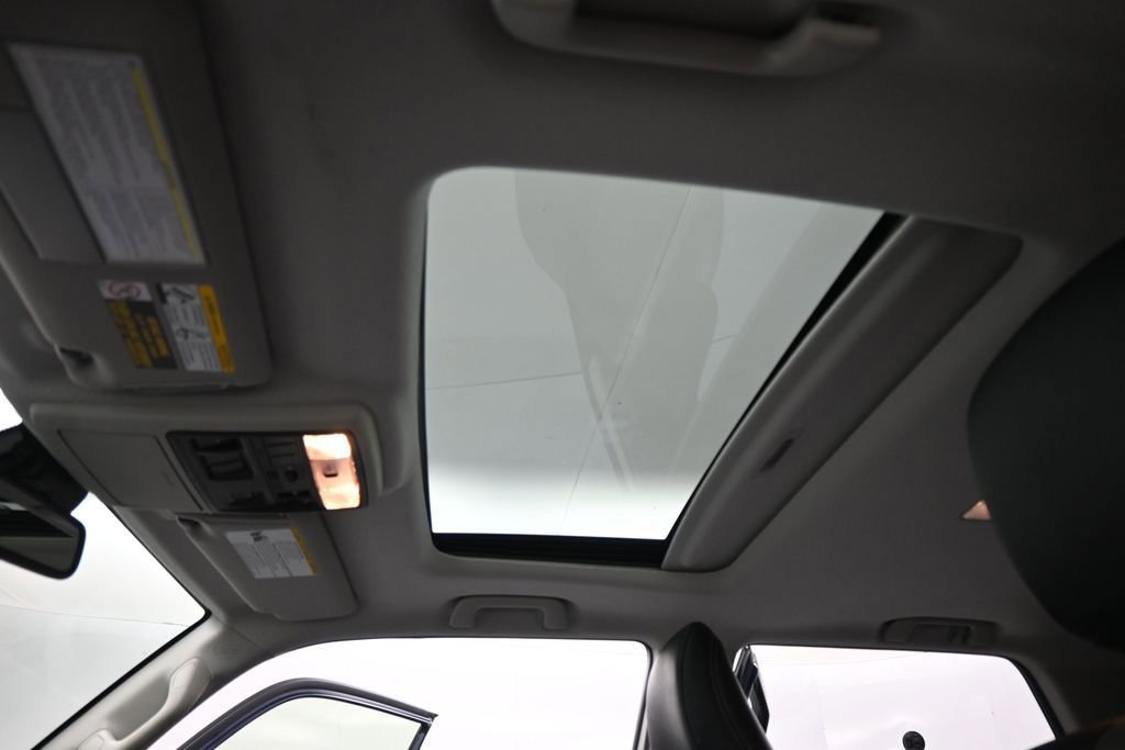 Used 2022 Toyota 4Runner SR5 Premium w/ Moonroof Package AWD/4WD image 43