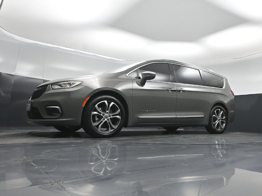 Used 2024 Chrysler Pacifica Pinnacle FWD image 36