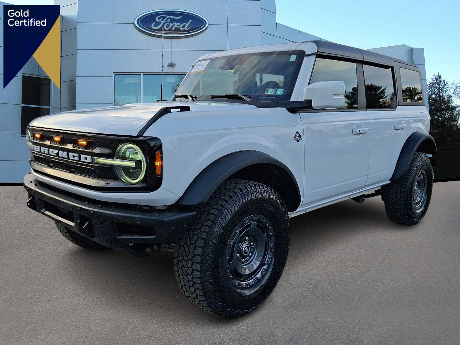 Certified 2023 Ford Bronco Outer Banks w/ Sasquatch Package image 1