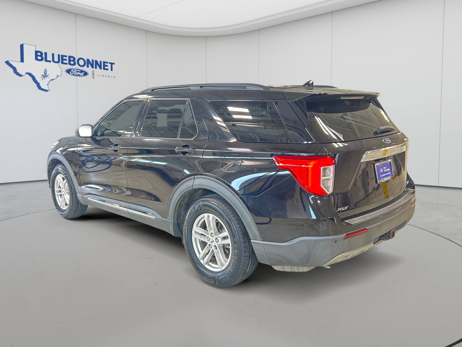 Certified 2020 Ford Explorer XLT w/ Equipment Group 202A RWD image 7