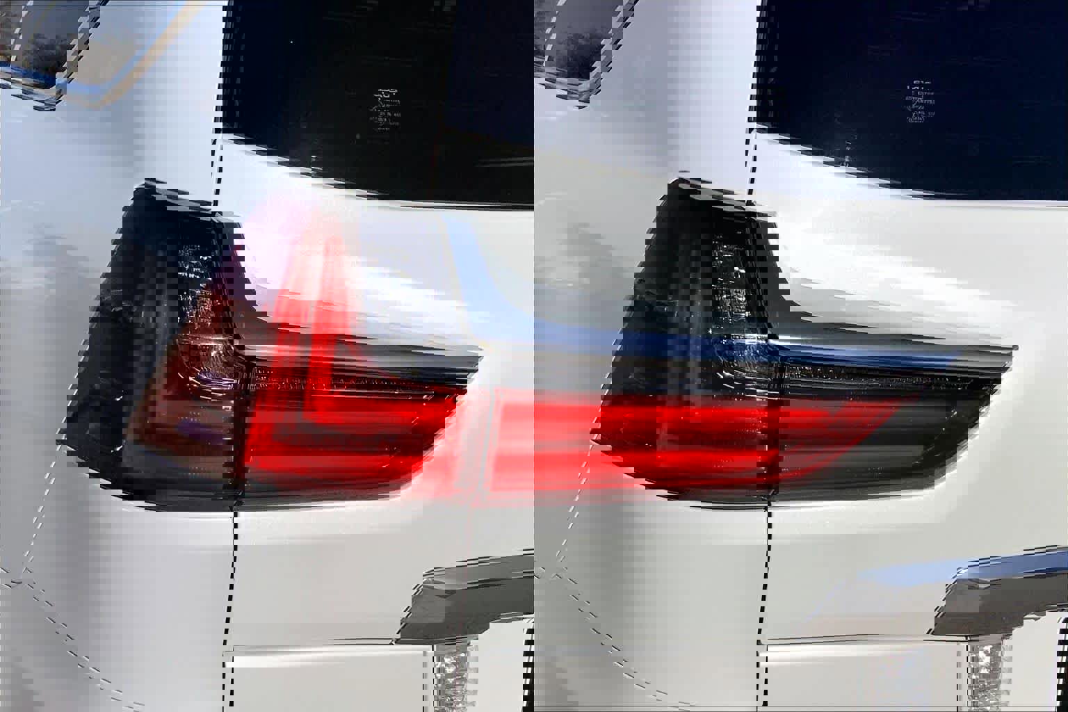 Used 2017 Lexus LX 570 4WD w/ Luxury Package image 29