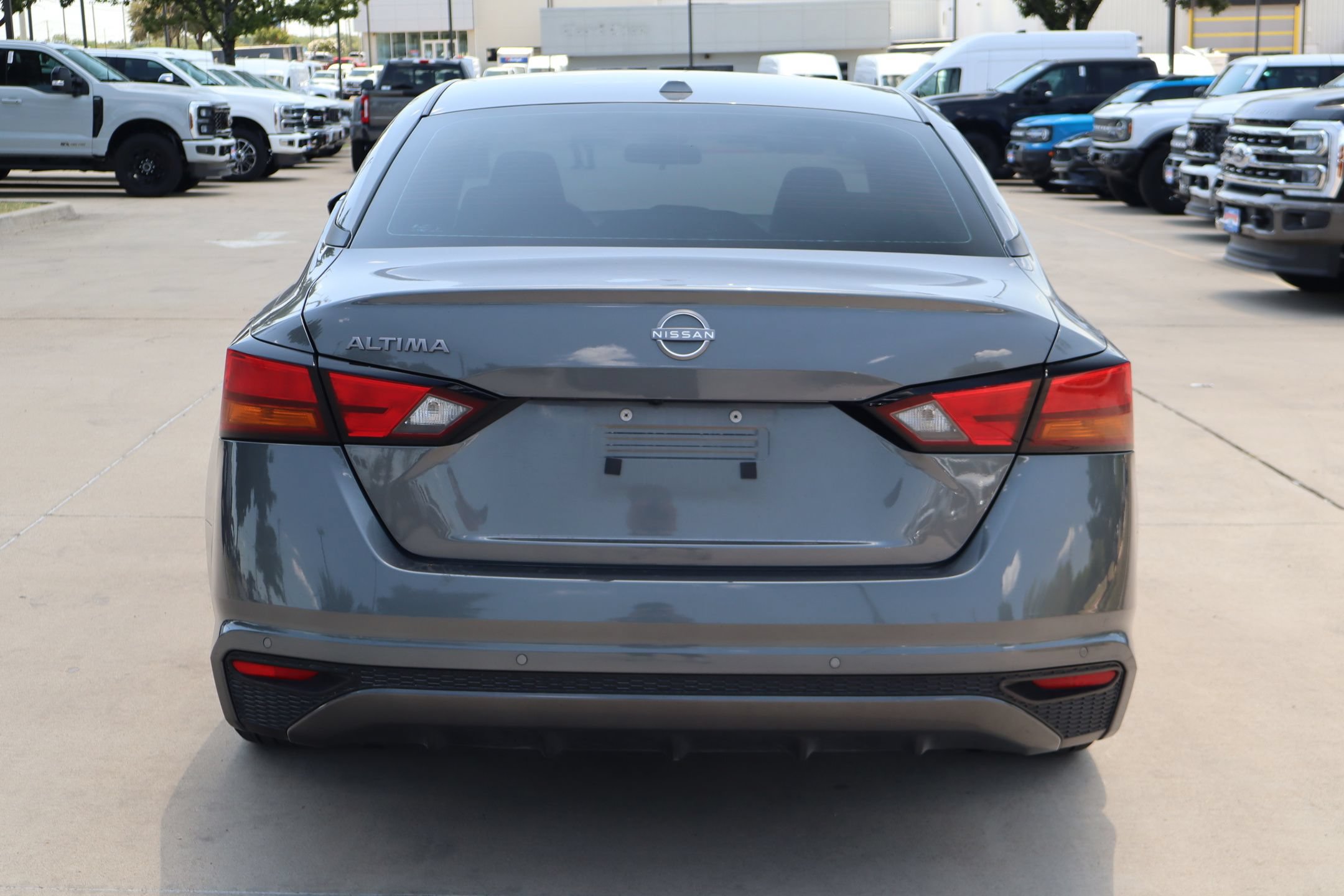 Used 2025 Nissan Altima 2.5 SV FWD image 4