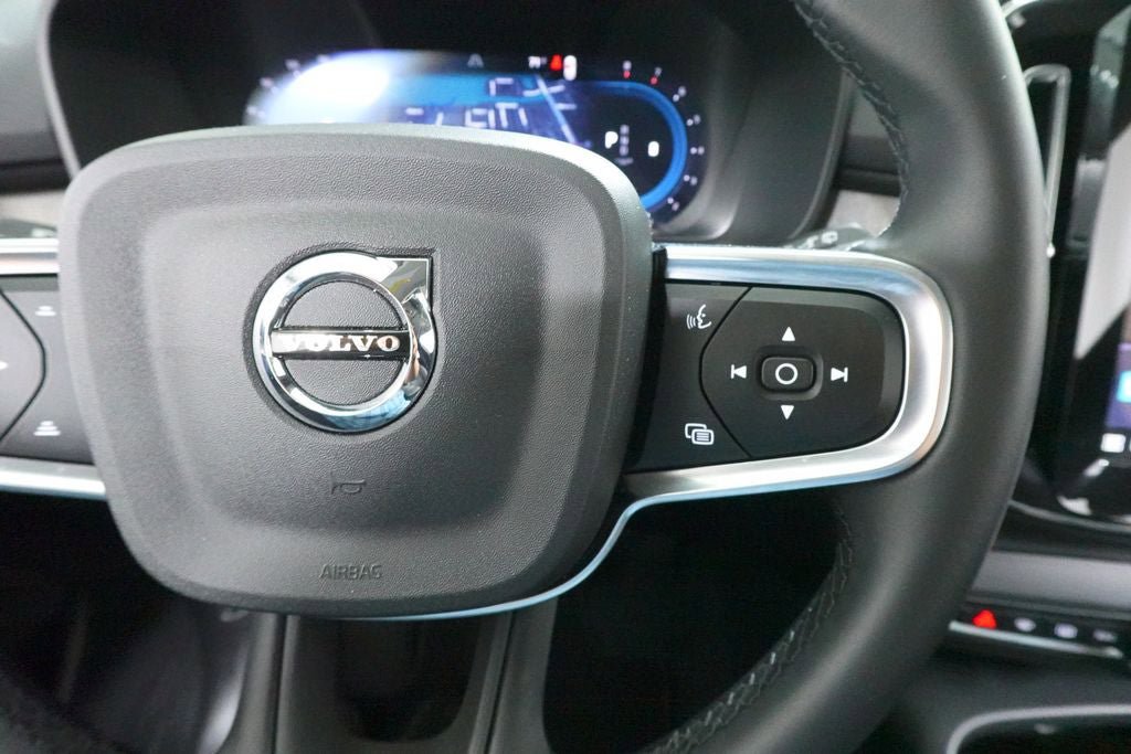 Used 2025 Volvo XC40 B5 Core AWD/4WD image 16
