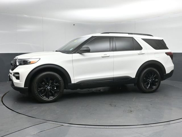 Certified 2022 Ford Explorer XLT w/ Equipment Group 202A AWD/4WD image 4