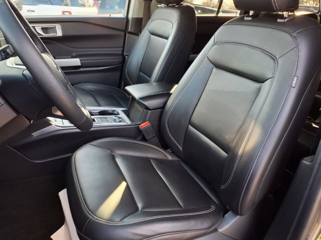 Certified 2024 Ford Explorer XLT w/ Equipment Group 202A AWD/4WD image 4