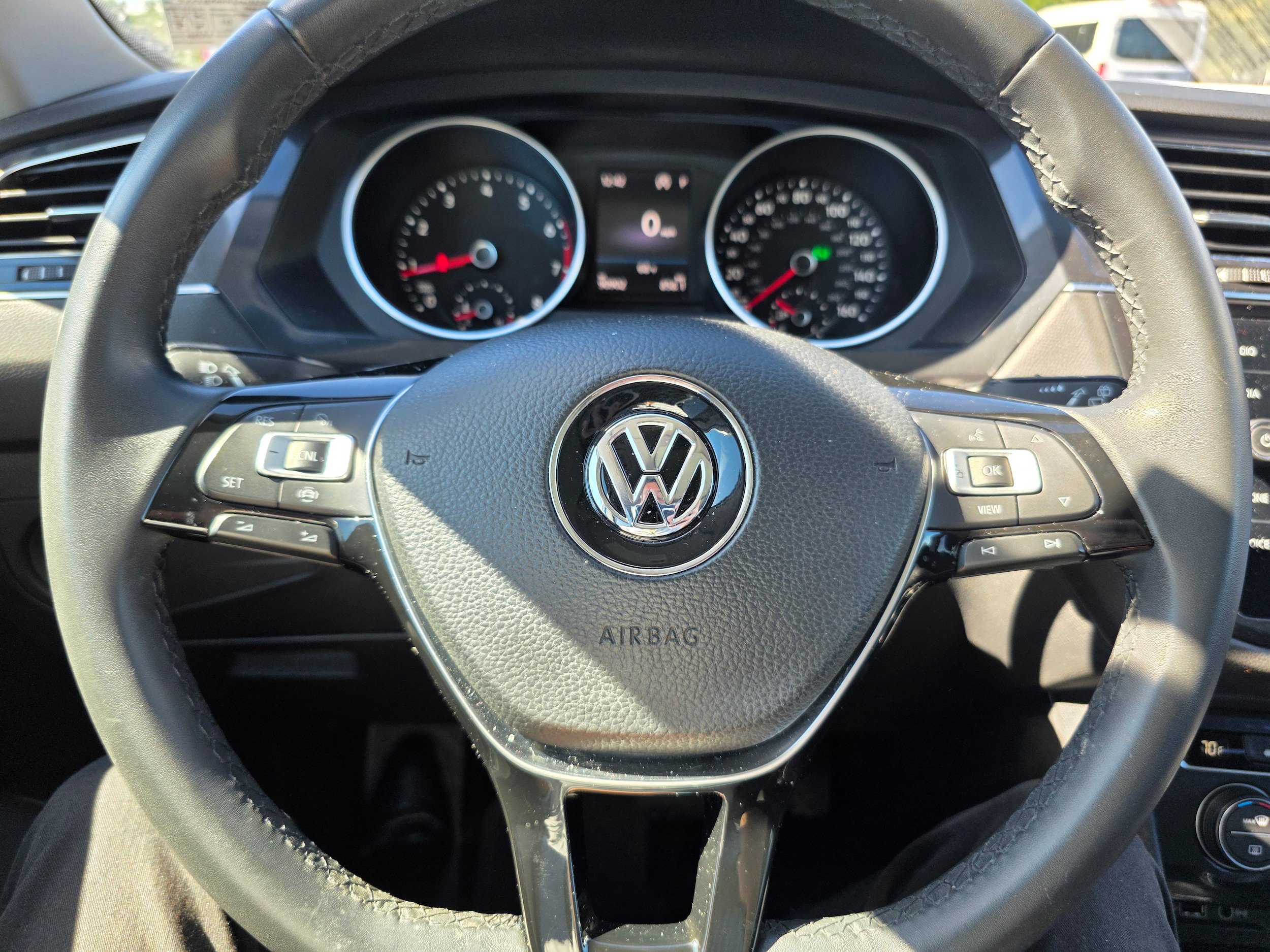 Used 2020 Volkswagen Tiguan SE w/ Panoramic Sunroof Package AWD/4WD image 14