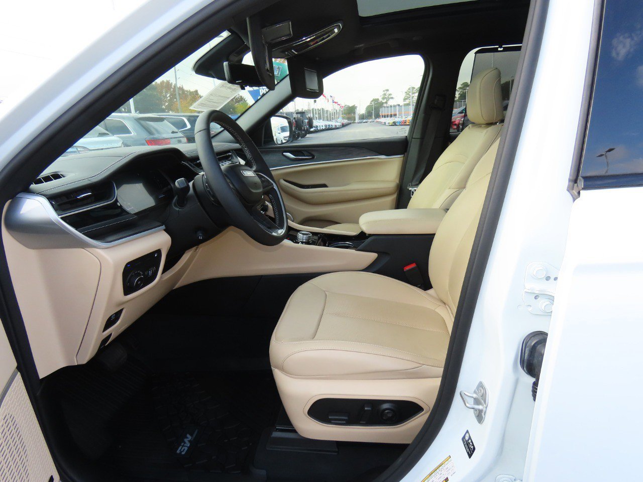 Used 2022 Jeep Grand Cherokee Limited 4xe w/ Luxury Tech Group II image 24