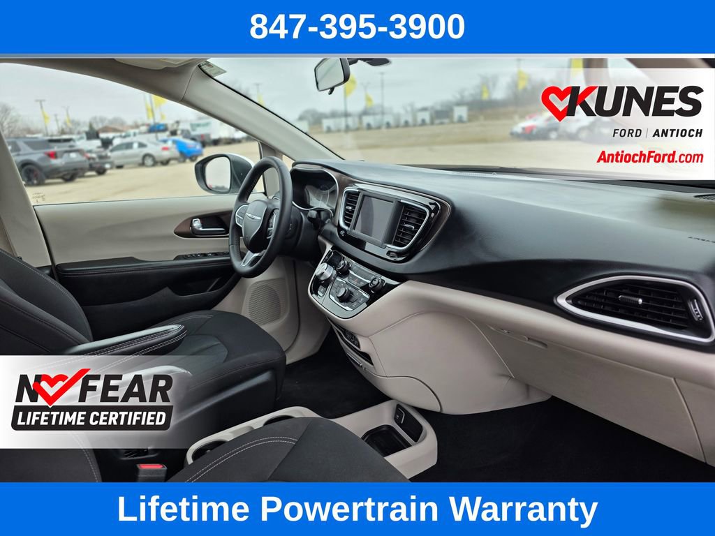 Used 2022 Chrysler Voyager LX FWD image 35