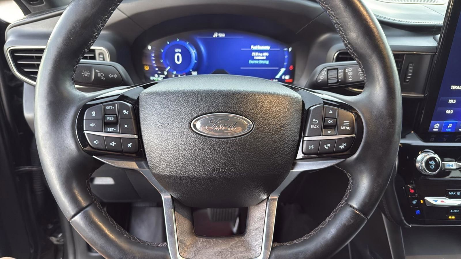 Certified 2022 Ford Explorer Platinum w/ Technology Package image 13