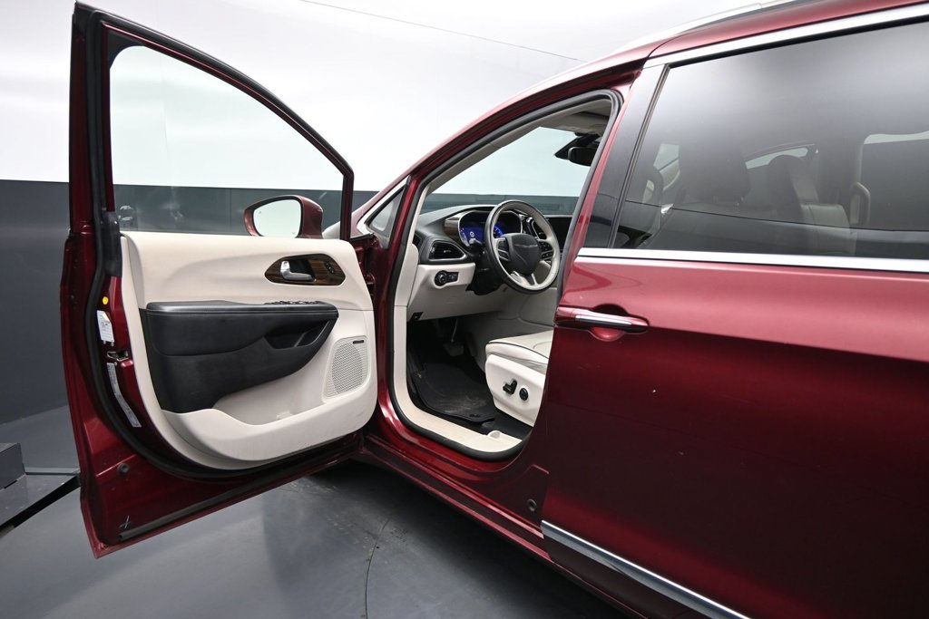 Used 2021 Chrysler Pacifica Limited w/ Premium & Safety Sphere Group AWD/4WD image 9