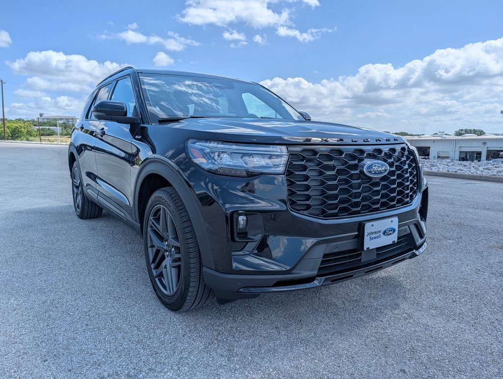 Certified 2025 Ford Explorer ST-Line w/ ST-Line Street Pack AWD/4WD image 1
