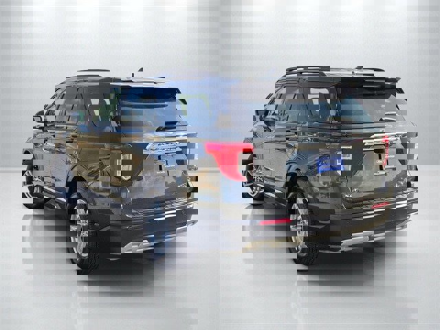 Certified 2022 Ford Explorer XLT w/ Equipment Group 202A image 3