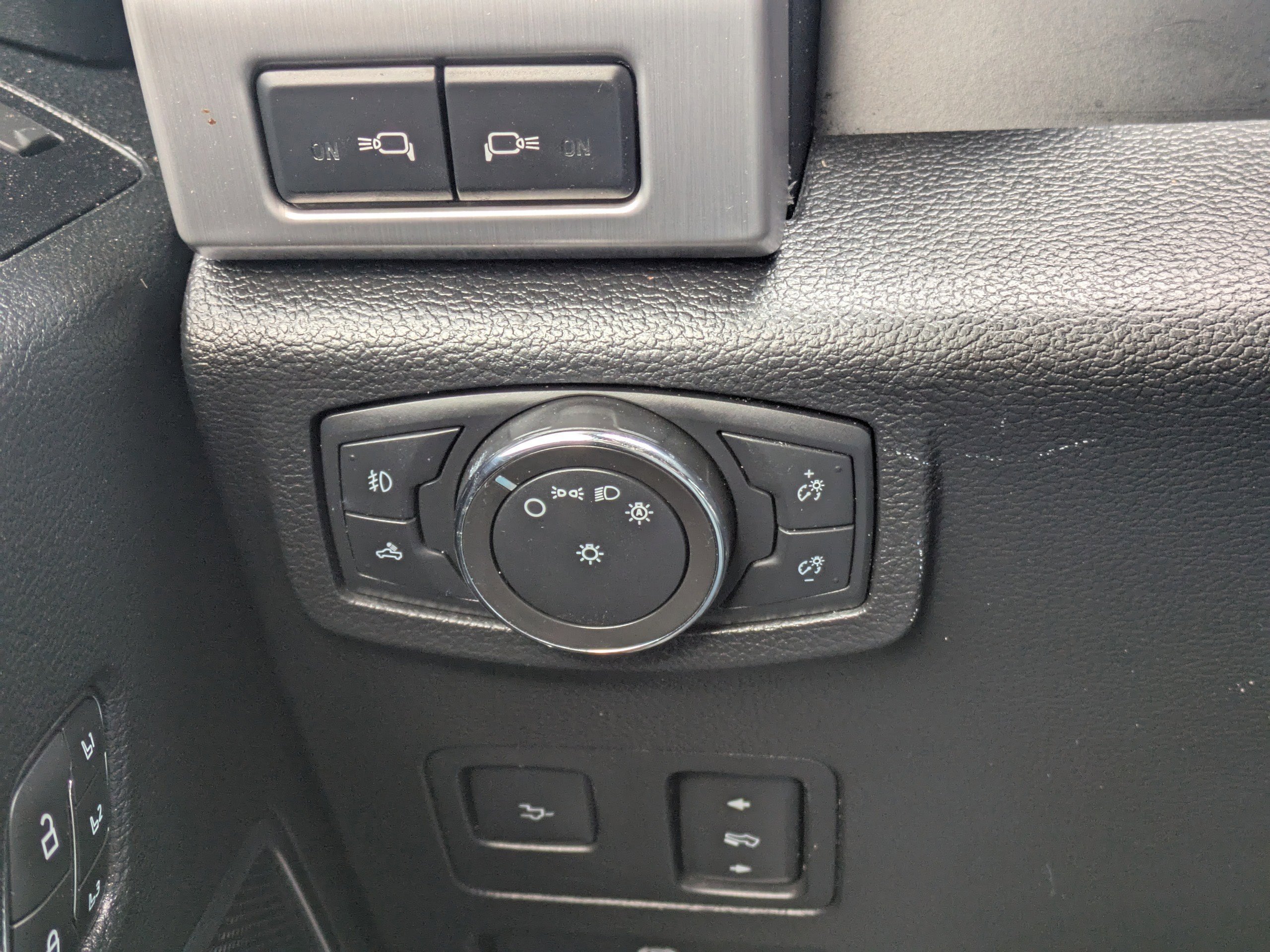 Certified 2021 Ford F250 Platinum w/ FX4 Off-Road Package image 30