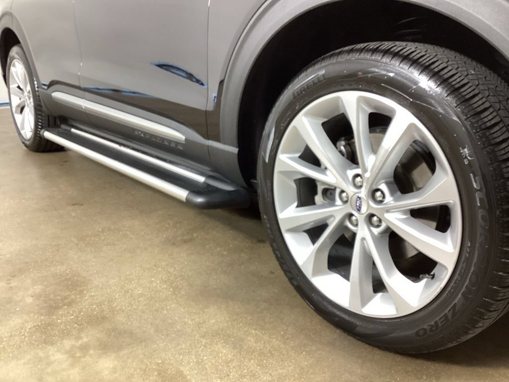 Certified 2023 Ford Explorer Platinum w/ Technology Package AWD/4WD image 6