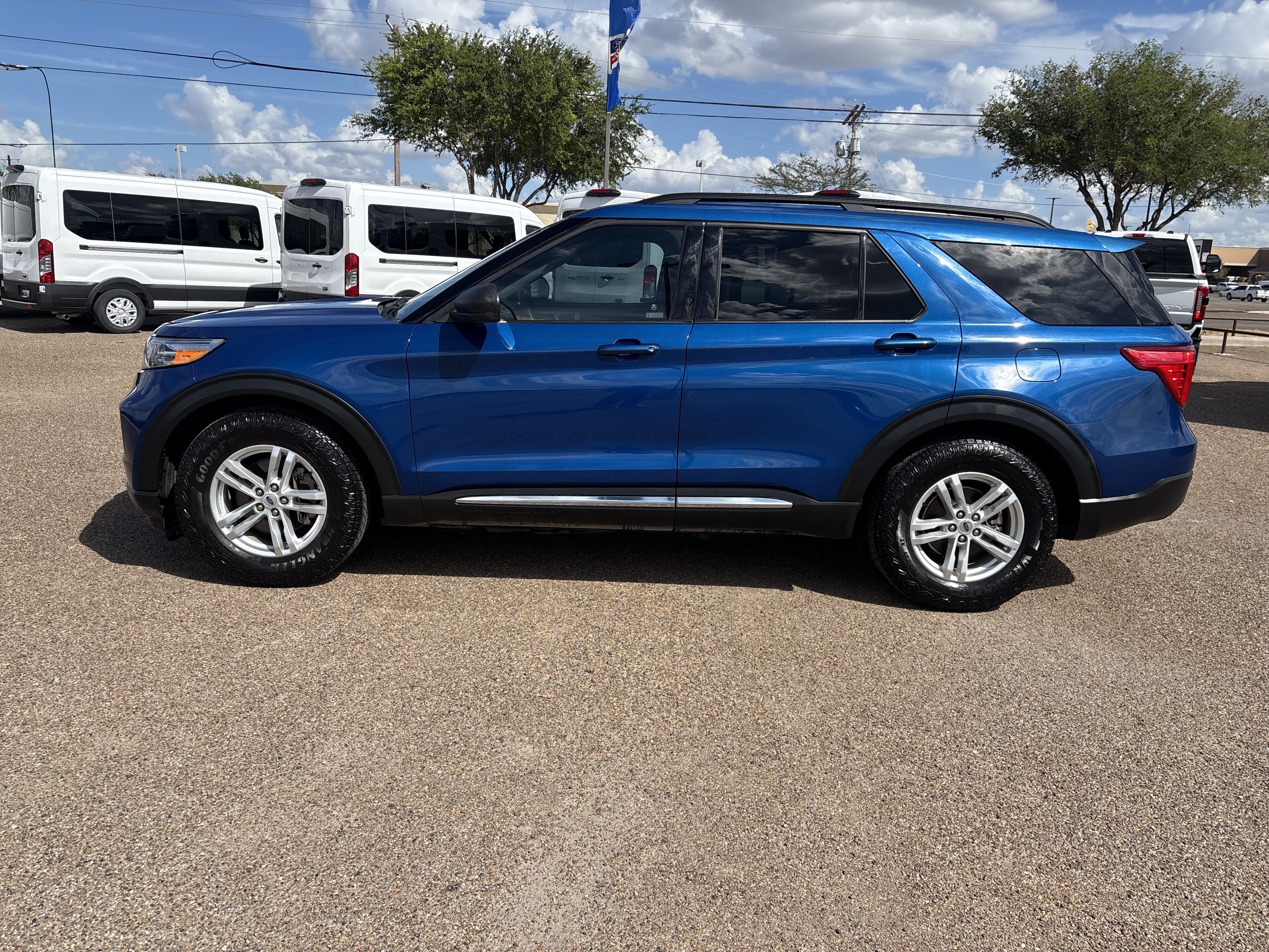 Certified 2022 Ford Explorer XLT RWD image 2