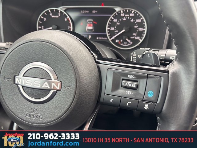 Used 2023 Nissan Rogue SV w/ SV Premium B Package image 16