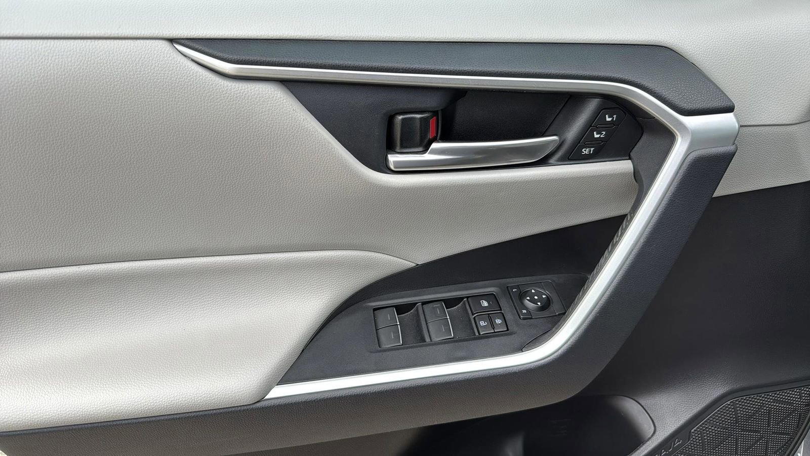 Used 2024 Toyota RAV4 XLE Premium image 12