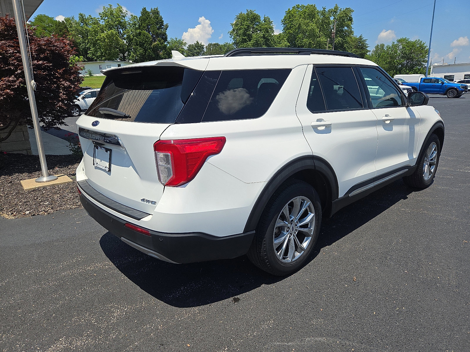 Certified 2022 Ford Explorer XLT w/ Equipment Group 202A image 4