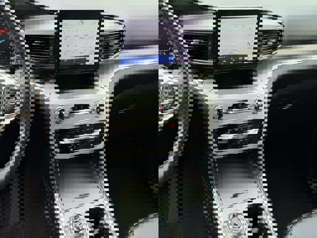 Certified 2022 Ford Explorer XLT w/ Equipment Group 202A image 32