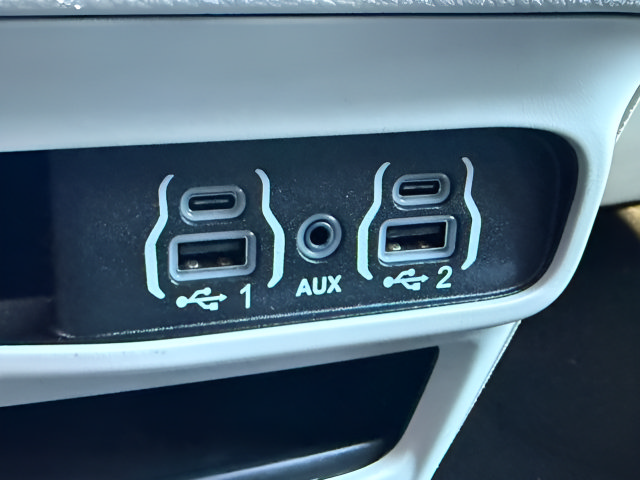 Used 2024 Chrysler Pacifica Touring-L FWD image 15