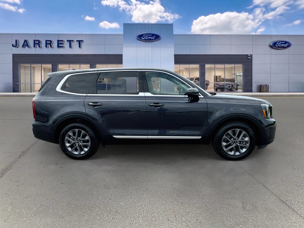Used 2025 Kia Telluride LX FWD image 8