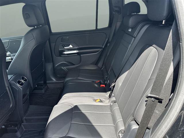 Used 2025 Mercedes-Benz GLB 250 4MATIC image 14