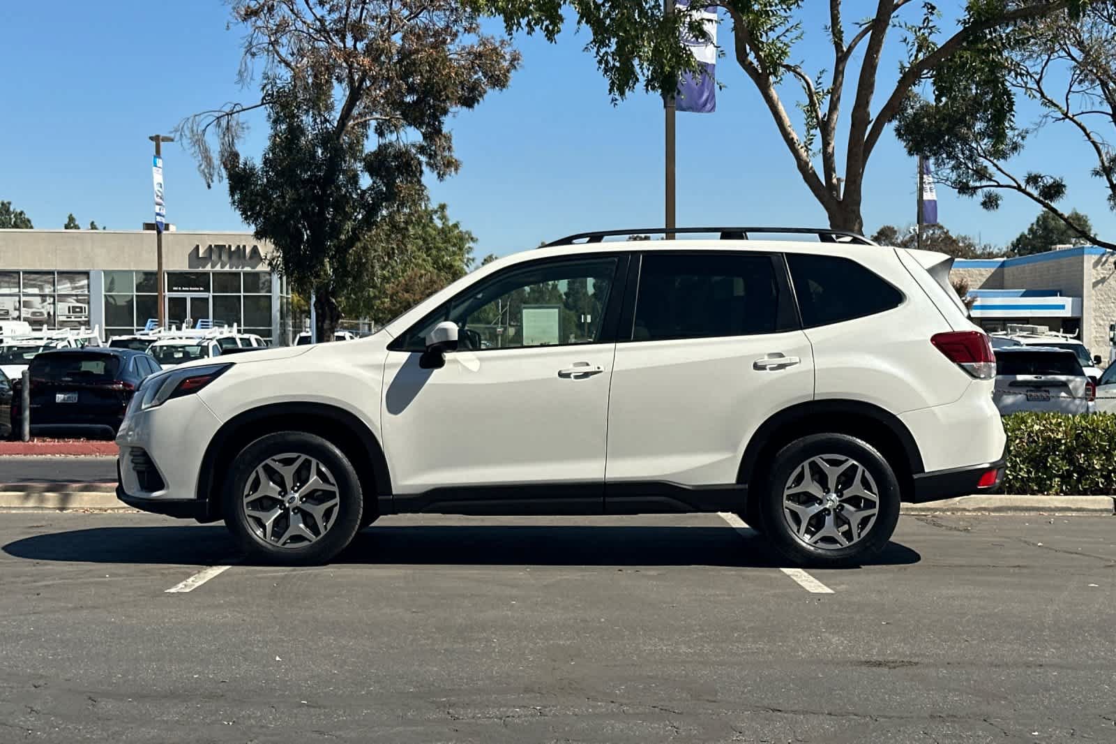 Used 2022 Subaru Forester Premium AWD/4WD image 6