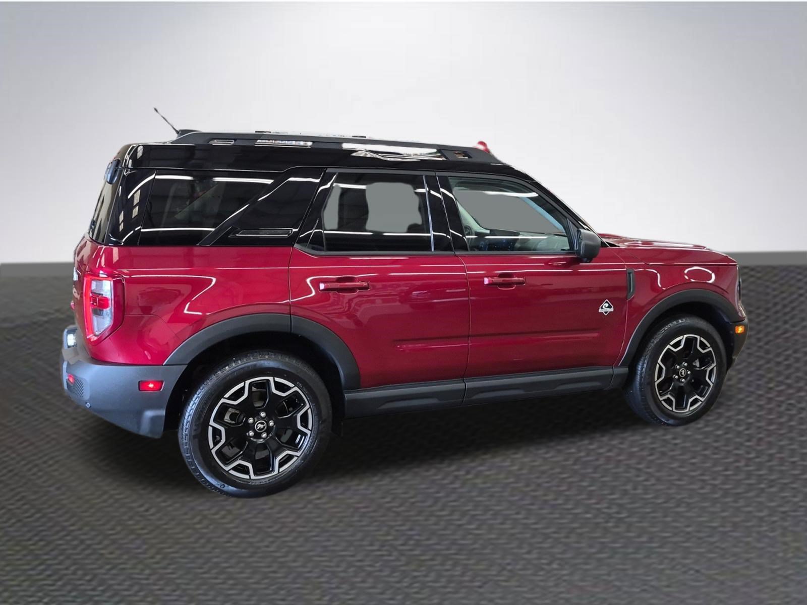 Certified 2025 Ford Bronco Sport Outer Banks w/ Outer Banks Tech Package+ AWD/4WD image 4