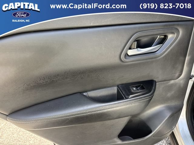 Used 2025 Nissan Rogue SV FWD image 17