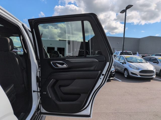 Used 2023 GMC Yukon SLT AWD/4WD image 16